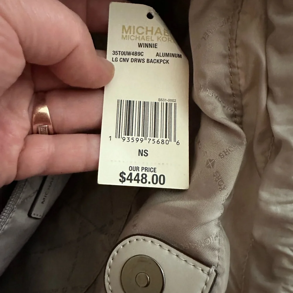 Michael Kors Winnie drawstring bag - Picture 3 of 4